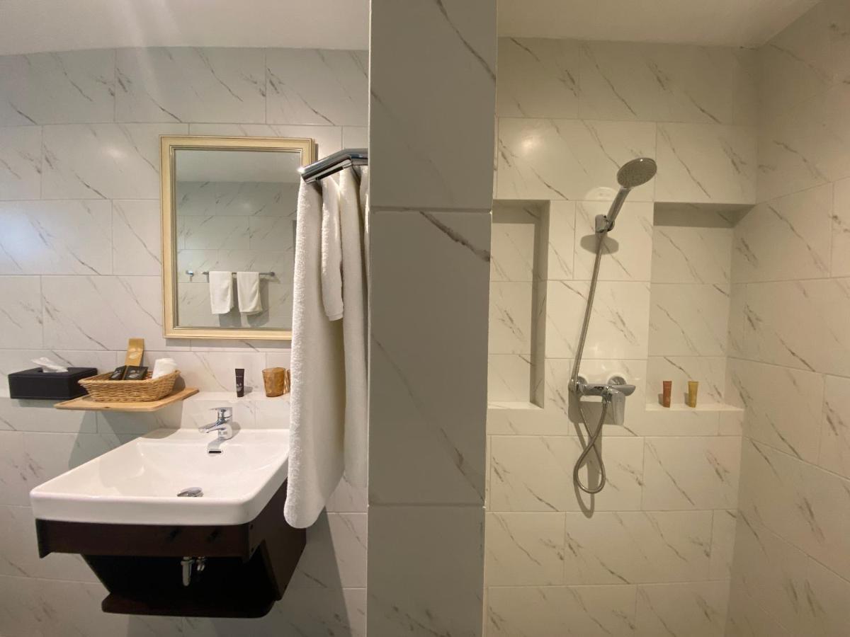 Hotel Le Petit Saint Tropez Khanom Esterno foto
